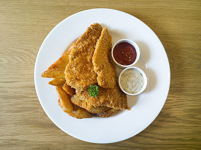 木制桌上浸泡的炸鸡水牛蜂蜜小吃食物涂层蔬菜育肥土豆晚餐面包屑图片