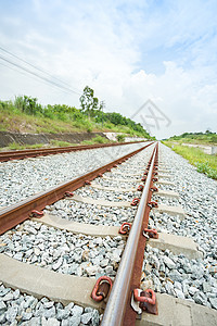 沿泰国川布里省铁路沿线的泰国交通车辆旅行火车通勤者乡村国家车站机车图片