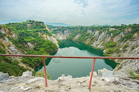 山中大峡谷森林旅游风景岩石天空淡水反射旅行石头场景图片