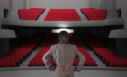 成功的商务人士作为戏剧经理人领导者男人展示危机首席经理男性会议剧院国会图片