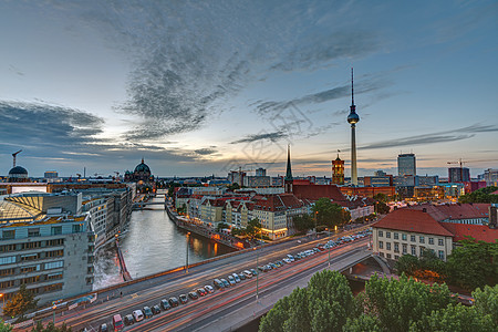 黄昏的柏林中心建筑学天际大教堂地标日落首都主场城市天空景观图片