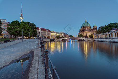 柏林大教堂和电视塔城市胡同国家博物馆主场广场大教堂狂欢反射圆顶图片
