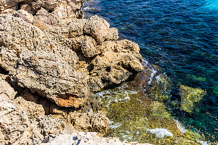 岩石和蓝色波浪海岸线石头风景支撑海浪海景假期海岸海洋图片