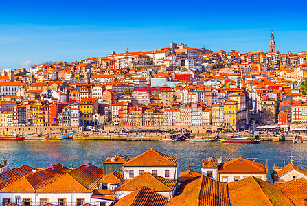 葡萄牙Porto(Oporto)老城中心的全景图片