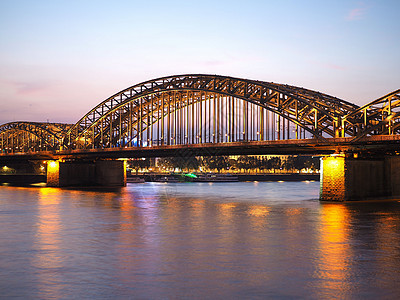 桥 在Ko的莱茵河上空地标建筑学交通火车城市轨道铁路运输景观建筑图片
