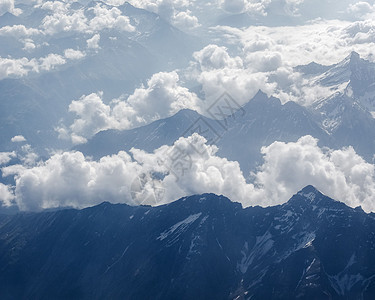 阿尔卑斯山的空中观察冰川边界高山联盟山脉顶峰图片