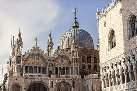 威尼斯圣马克大教堂广场游客景观天空大教堂地标正方形教会艺术缆车图片