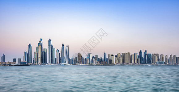 从朱美拉棕榈岛 DubaiUA 看迪拜码头海岸蓝色建筑物旅游景观场景酒店摩天大楼全景办公室图片