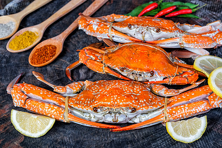 小龙虾黑底蟹虾 大螃蟹和深底虾甲壳贝类美食餐厅美味龙虾老虎市场食物盘子背景