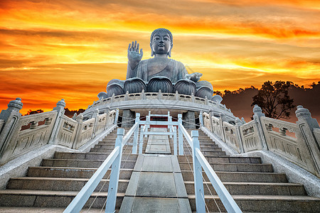 太阳升起背景的天太大佛精神佛陀旅行雕像佛教徒吸引力青铜文化旅游崇拜图片