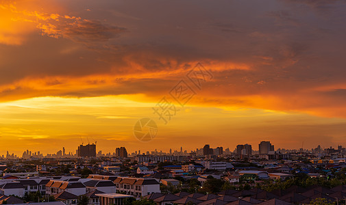 在泰国 夜晚天空美丽的城市风景 晚上的夜空在泰国戏剧性旅行建筑建筑学日落城市风景天际景观太阳图片