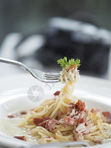 意大利面条 Carbonara 叉子 餐具 线轴 卷 线圈 盘子 拉起 菜 意大利面 意大利面条 奶酪 晚餐 食物 carbon图片