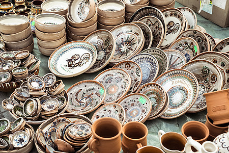 传统罗马尼亚手工陶瓷市场工作杯子罐头工艺乡村制品盘子陶器黏土文化图片