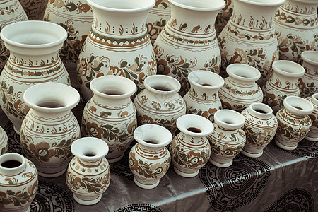 传统罗马尼亚手工陶瓷市场纪念品陶器水壶社论乡村杯子餐具文化罐头黏土图片