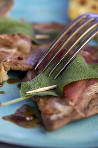 罗马那州美食小牛沙拉牛肉乡村油炸食物肉汁火腿叶子图片