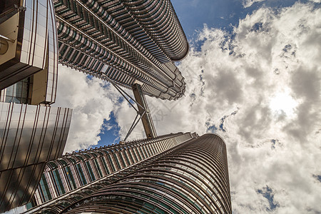 马来西亚吉隆坡大约 2017 年 KLCC 或双子塔的视图 也被称为双子塔 是吉隆坡的双子摩天大楼中心场景建筑学双胞胎商业天空景图片