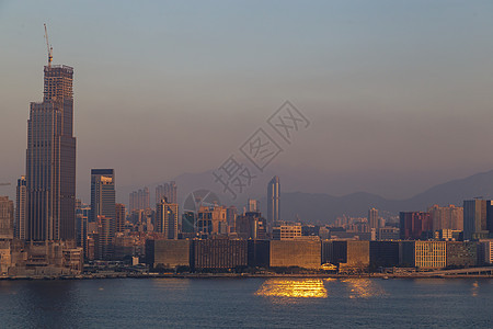 香港 中国  CIRCA 2020 早晨的香港天际线和维多利亚港 在晴朗的日子在香港湾日落办公室顶峰景观太阳建筑全景商业旅行天空图片