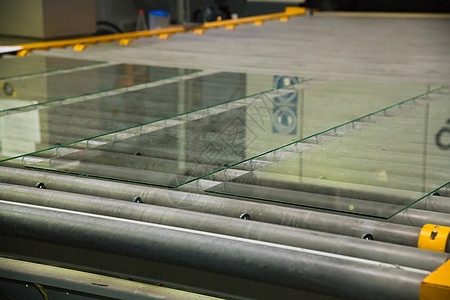 玻璃厂玻璃釉面窗户层压机器制造业商业建筑物输送带工业工作图片