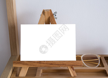 样式空照片模拟  表格上的空白照片风格嘲笑长方形白色海报矩形木头桌子展示小样图片