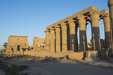 古代埃及象形文字雕刻在寺庙柱上文明建筑历史性石头文化旅游大厅宗教法老考古学图片