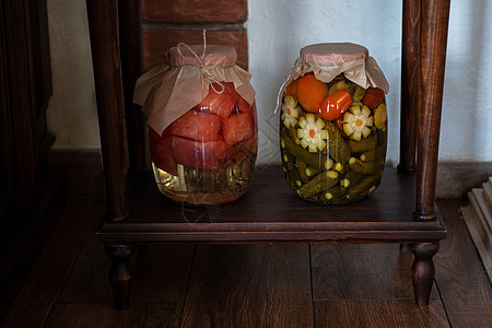 罐头中采瓜蔬菜玻璃胡椒厨房烹饪架子装罐产品酸菜香料小吃图片