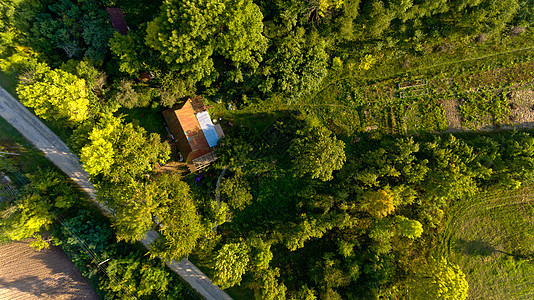 典型的欧洲村 顶级观点地平线风景森林假期房子乡村村庄全景场地农业图片