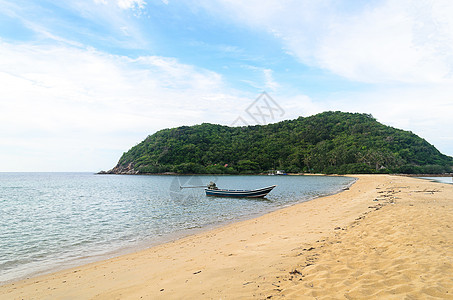 清晨蓝天下 有船和海的风景旅行天际海滩橙子岩石山脉蓝色太阳石头天空图片