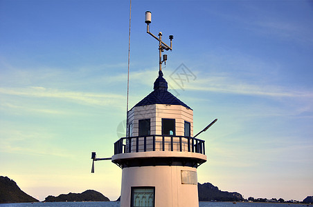 白灯塔 有海洋和岛屿的背景背景假期旅行码头海景游客热带海岸天空建筑地标图片