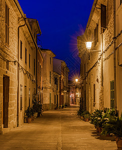 西班牙Mallorca少校市Alcudia老城街头夜景图片