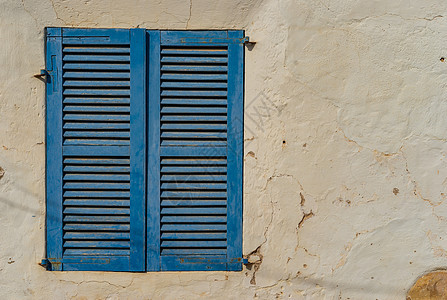 蓝木窗玻璃窗和墙壁图片
