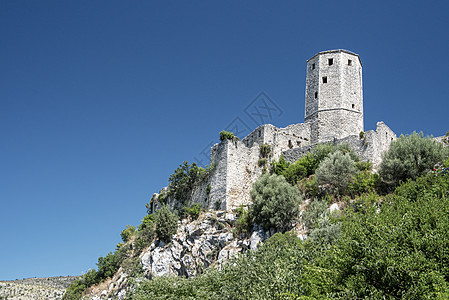 萨哈特库拉 莫斯塔尔附近的皮西特利山坡边的堡垒城堡天空历史性建筑蓝色纪念碑历史旅行废墟地标图片