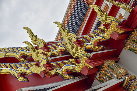 Wat Pho 的装饰式瓷砖屋顶线图片