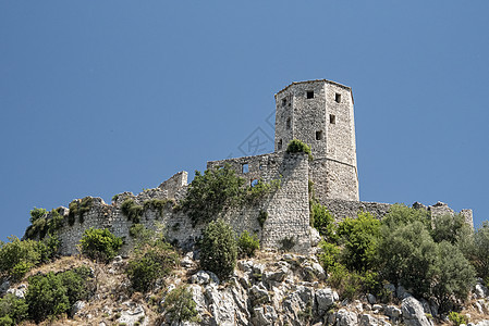 萨哈特库拉 莫斯塔尔附近的皮西特利山坡边的堡垒建筑岩石旅行城堡联邦建筑学山脉爬坡历史天空图片