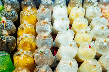 亚洲街头食品市场塑料袋中的彩色甜点 与以往不同亚洲食品店铺包装午餐街道美食塑料文化蔬菜辣椒食物图片