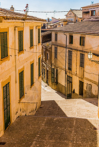 西班牙Majorca岛Arta 老年地中海城镇的街道旅行住宅房子村庄乡村外观历史旅游脚步阳光图片