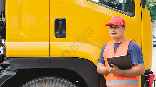 专业卡车运输司机运输男人汽车驾驶货物货运货车工作职业物流后勤图片