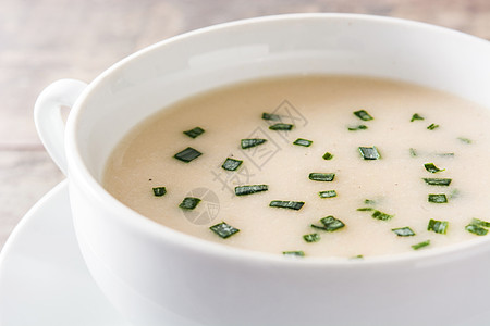 法式葡萄汤碗韭葱洋葱奶油状白色食谱蔬菜食物奶油美食土豆图片