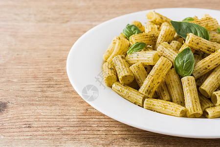 甜点意大利面加辣椒酱香蒜香草盘子绿色白色美食食谱小吃午餐健康图片