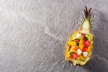 菠萝里面的混合水果黄色立方体热带健康绿色石头橙子食物红色白色图片