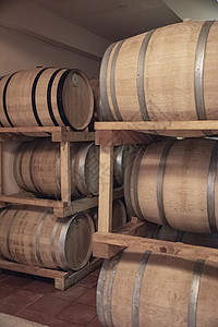 酒桶堆叠 等待葡萄酒成熟金库酒吧发酵味道木桶木头老化地下室橡木栽培图片