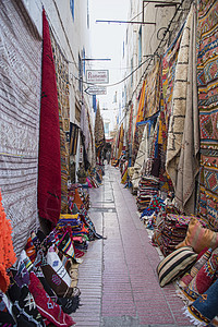 草地上一条巷子的地毯墙壁旅游建筑学建筑店铺市场街道城市文化露天小地毯背景图片