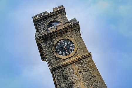 加勒堡的时钟塔 倾斜图像殖民海滩城市海岸线花岗岩堡垒历史性旅行建筑纪念碑图片