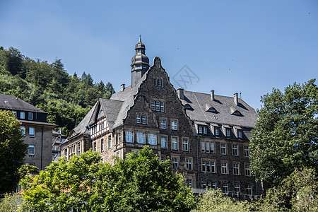 山上Altena的市政厅山刺历史建筑石工灰色座位大门蓝色堡垒防御图片