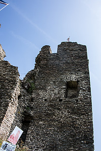 伊森堡城堡废墟 威斯特瓦尔的伊塞科普夫河堡垒树木蓝色树枝系统棕色天空石工树叶石头图片
