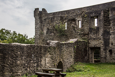 斯波肯堡在西华的艾特尔伯恩堡垒历史城堡棕色绿色城墙蓝色工厂天空漏洞图片