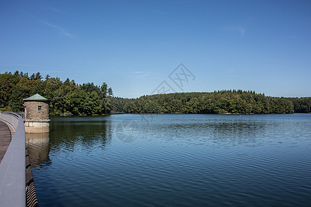 Bergische地区Neye大坝蓝色绿色水量湖景水库反思石头屏障饮用水天空图片