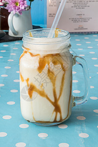 卡梅勒弗拉佩冰镇牛奶冰沙白色拿铁食物咖啡石匠玻璃甜点图片