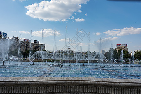 喷水器和喷泉天空气泡力量喷射液体公园运动城市飞溅淋浴图片