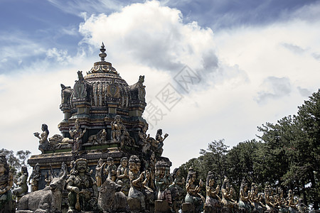 覆盖安曼寺庙的彩色雕刻雕像艺术传统建筑纪念碑天空旅游宽慰建筑学旅行图片