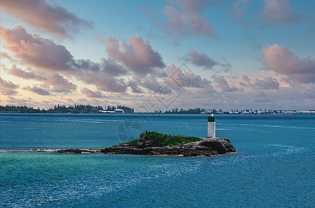 百慕大湾在黄昏的灯塔图片